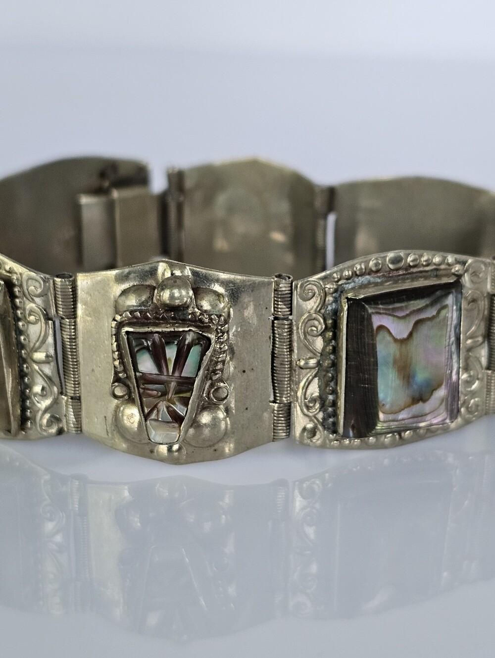 Vintage Hand Carved Abalone & Mother of Pearl Panel Bracelet! - Picture 6 of 7